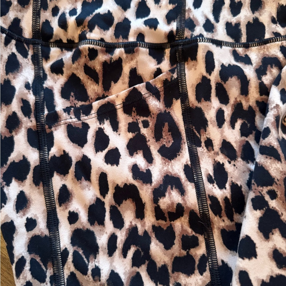 Victoria Secret cozy soft luxury fabric cheetah spandex leggings Size small - Picture 4 of 6